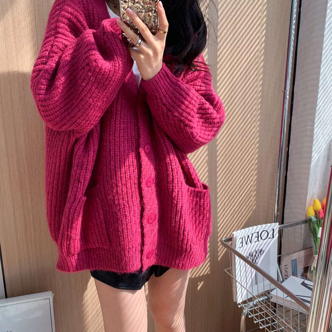 ピンクコーデ ふわもこ オーバーサイズ ビビットピンク ゆったり こなれ感 シンプル 羽織り リブ編み ローゲージニット カーディガン ピンクコーデ