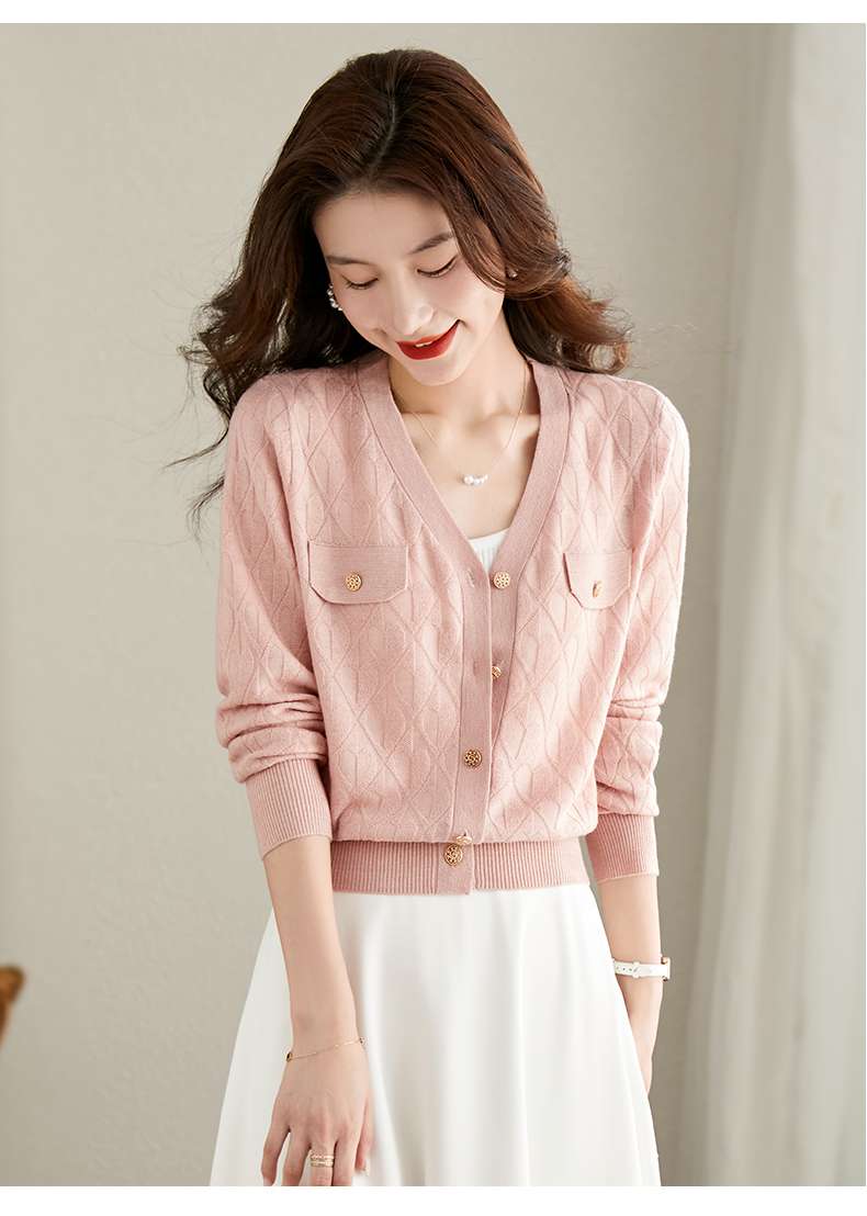 ピンクコーデ 軽やかダイヤ柄フロントボタンカーディガン