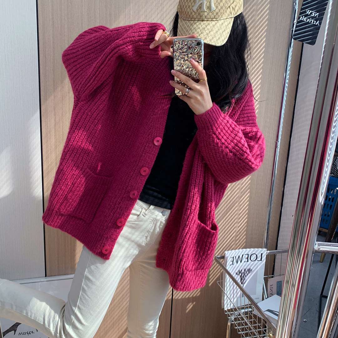 ピンクコーデ ふわもこ オーバーサイズ ビビットピンク ゆったり こなれ感 シンプル 羽織り リブ編み ローゲージニット カーディガン ピンクコーデ