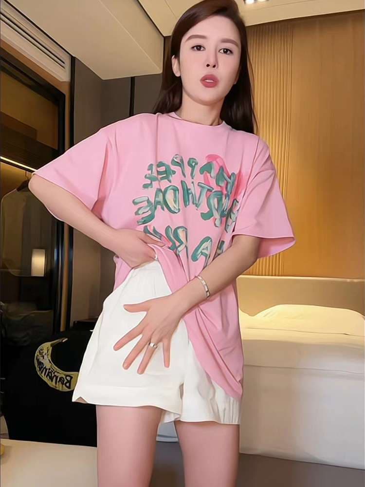 ピンクコーデ ストリートロゴプリント オーバーサイズTシャツ