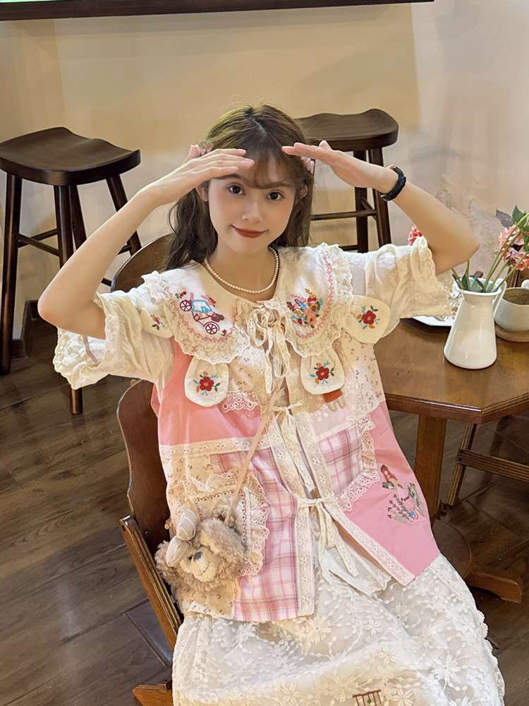 ピンクコーデ 花柄刺繍レース付きロリータブラウス