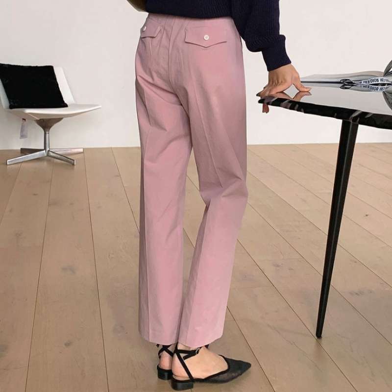 ピンクコーデ ワイドシルエットのきれいめテーパードピンクパンツ