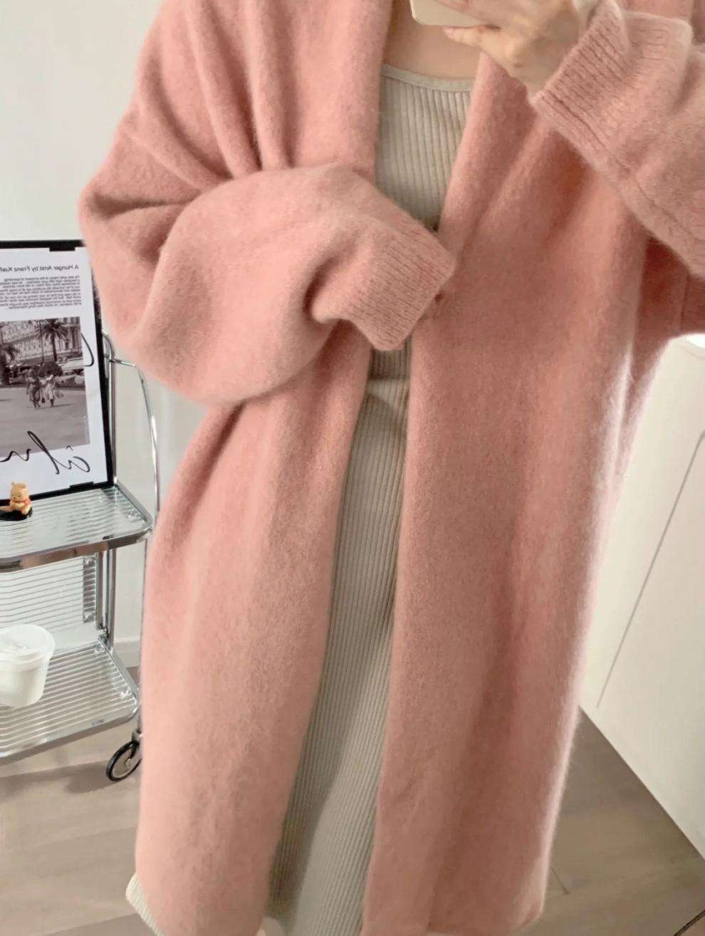 ピンクコーデ ロング丈ニット 無地 ボタンなし 体系カバー ふわもこ長袖 オーバーサイズ ピンク ロングカーディガン