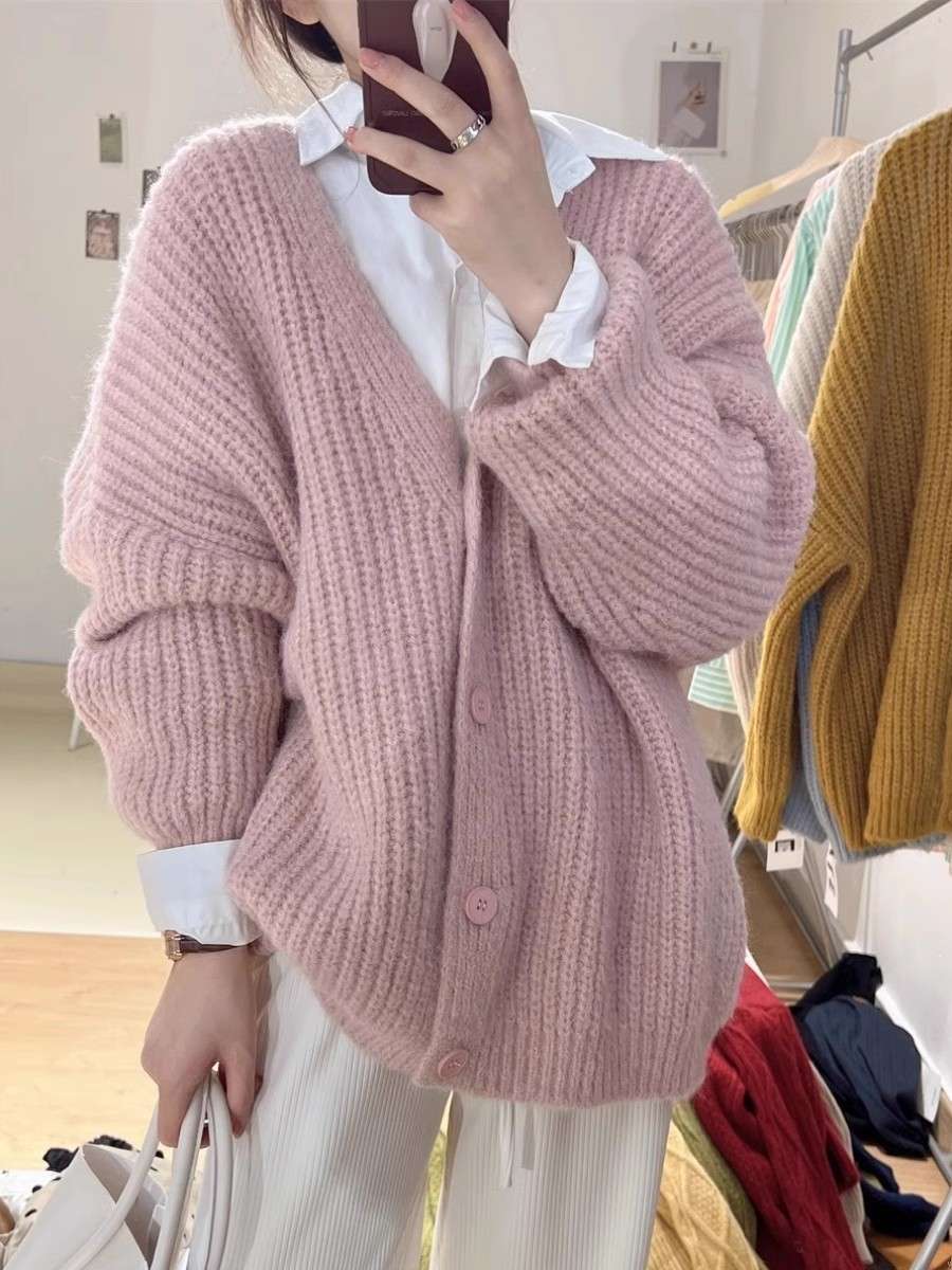 ピンクコーデ ふわもこ リブ編み オーバーサイズ 秋冬 レディース あったか ゆったり ボリューム フェミニン カジュアル ピンクカーディガン ピンクコーデ