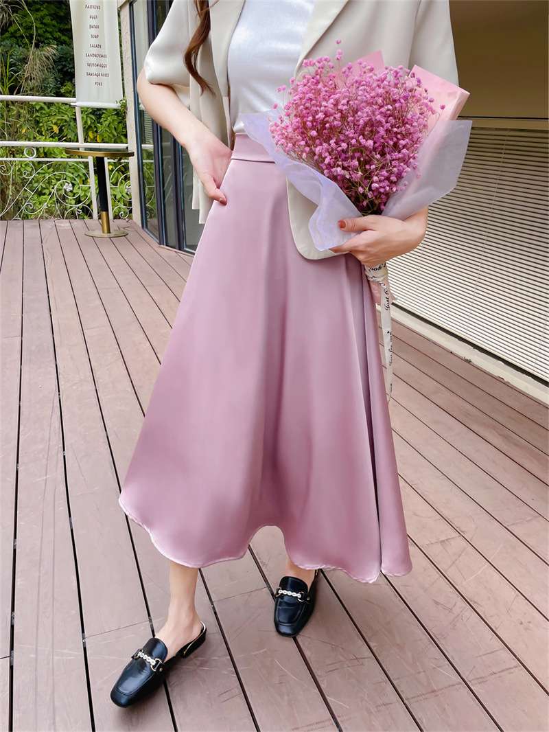ピンクコーデ 優雅なシルエット 光沢 華やか 上品 Aライン ロング ピンクスカート