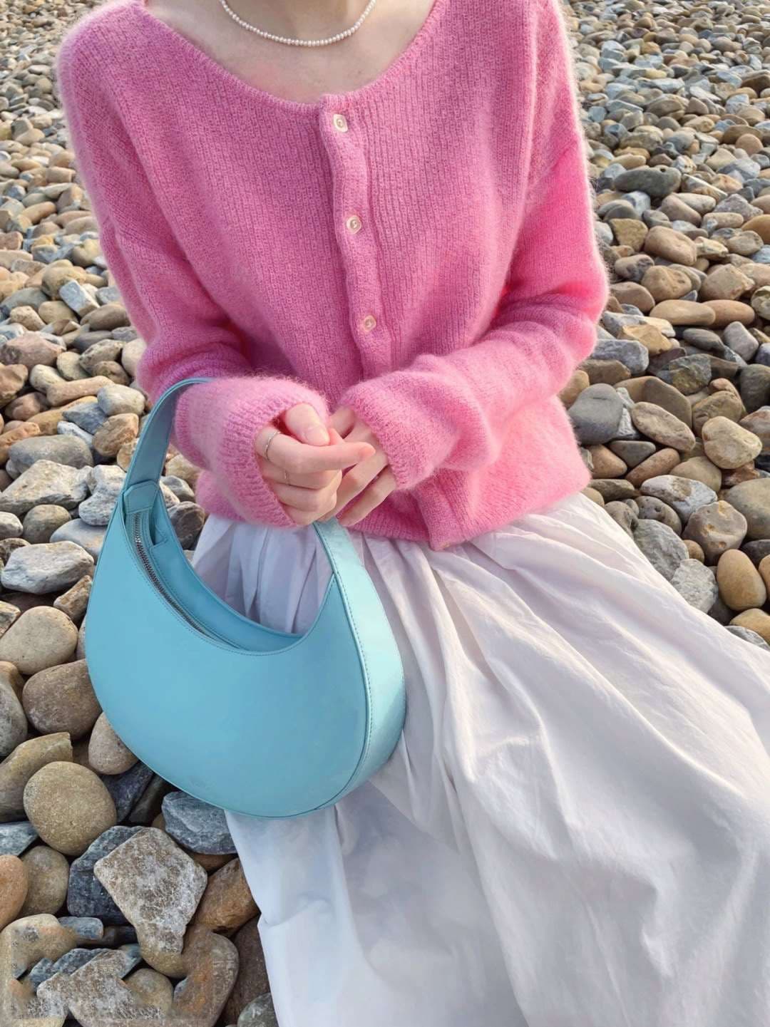 ピンクコーデ ふわもこ海辺カーディガン