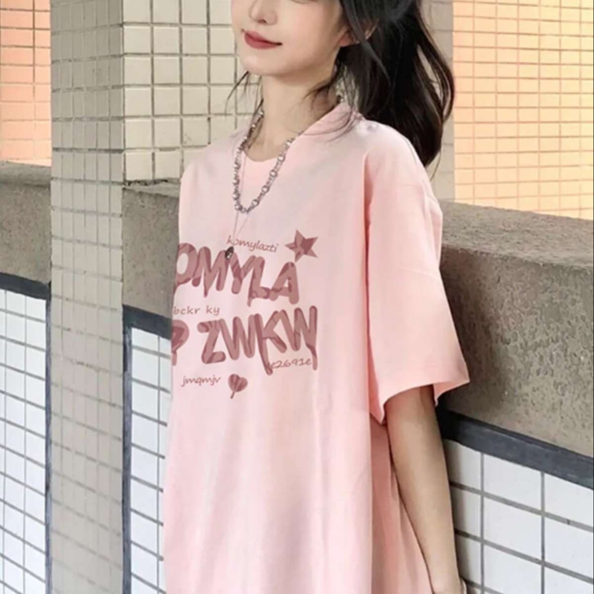 ピンクコーデ ゆるふわグラフィティロゴ オーバーサイズTシャツ