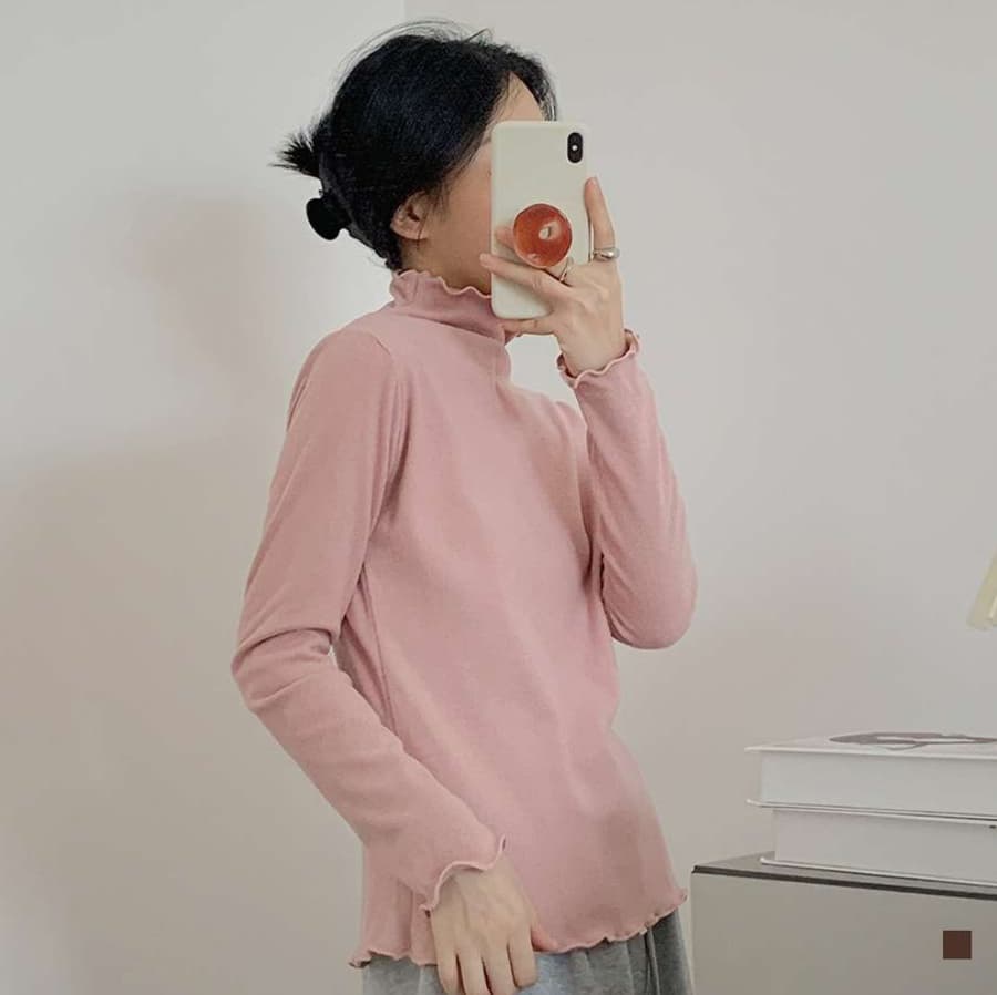 ピンクコーデ フリル襟 長袖タートルネック ピンクカットソー