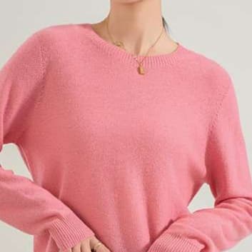 ピンクコーデ ふんわり やさしい 丸首 長袖 ベーシック 着回し 上品 ニット セーター ピンクトップス ピンクコーデ