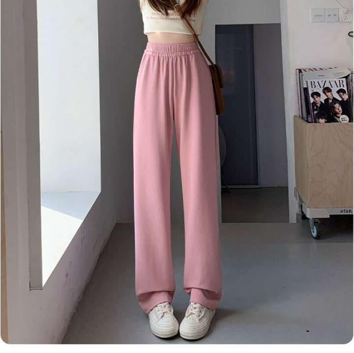 ピンクコーデ リラックス 裾広 ウエストゴム ゆったり やわらか ストレート カジュアル 着回し ピンクパンツ ピンクコーデ