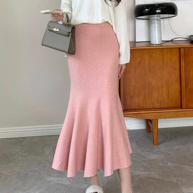 ピンクコーデ しなやか マーメイド ミドル丈 あったか やわらか 女性 スカート