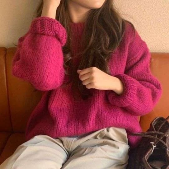 ピンクコーデ ふんわり モヘア風 バルーンニット 柔らか ゆったり リラックス リブ編み ピンクニット 秋冬コーデ
