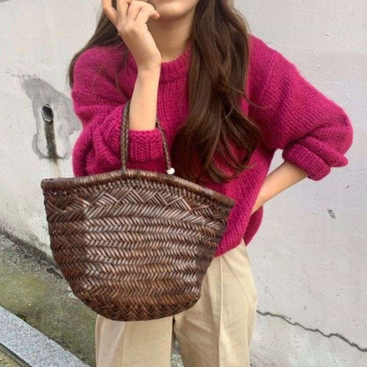 ピンクコーデ ふんわり モヘア風 バルーンニット 柔らか ゆったり リラックス リブ編み ピンクニット 秋冬コーデ