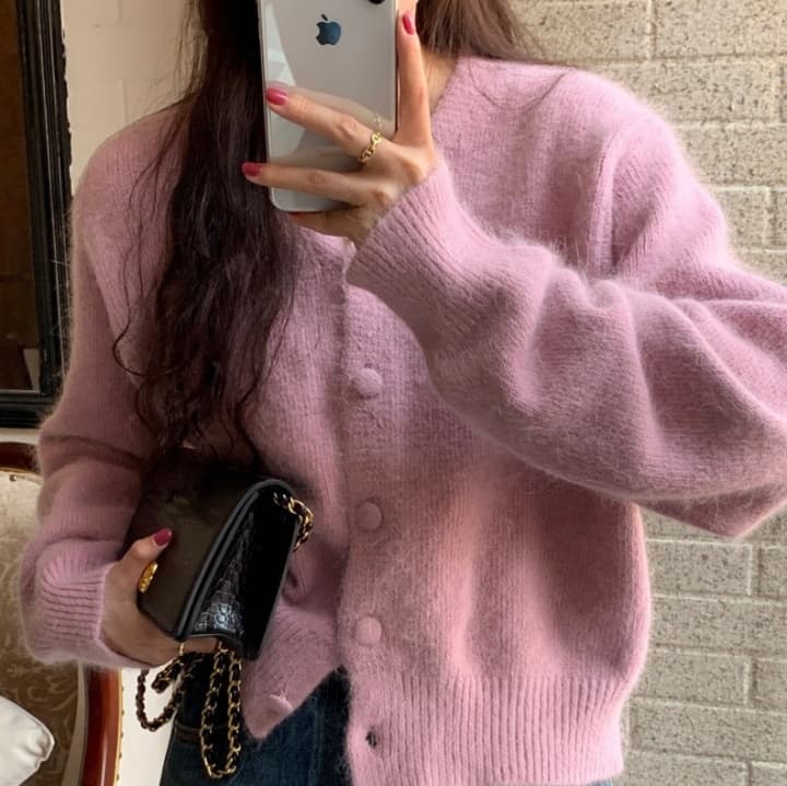 ピンクコーデ ふんわりモヘア調 ピンクカーディガン