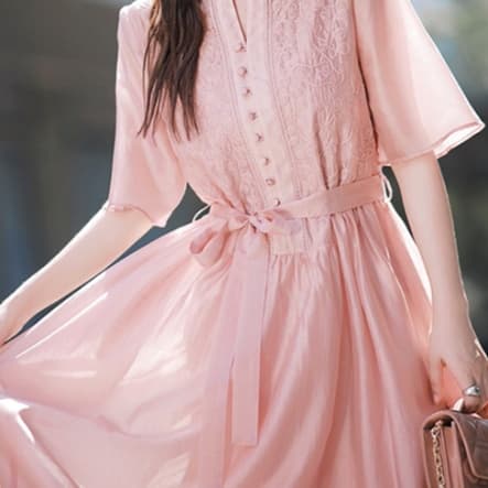 ピンクコーデ エレガントな刺繍入りロングワンピース