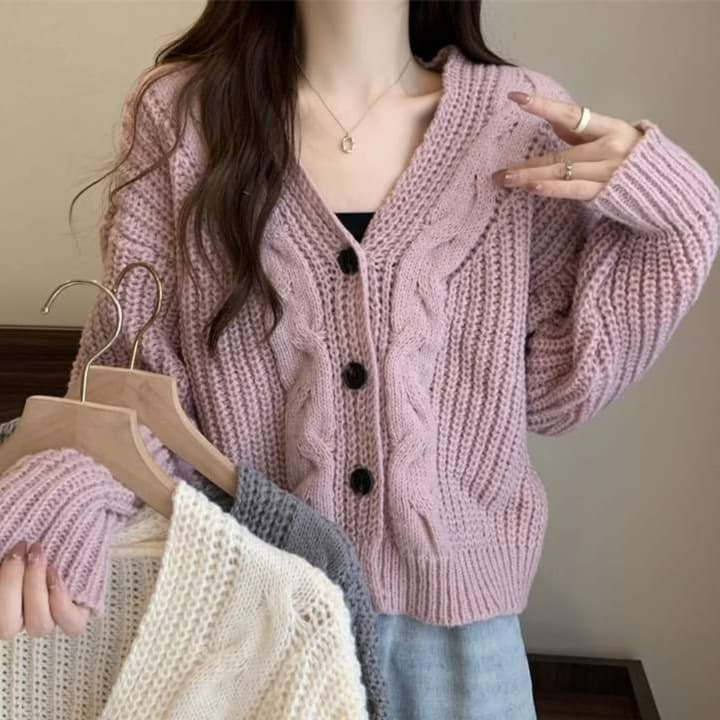 ピンクコーデ ふんわりケーブル編みショート丈カーディガン