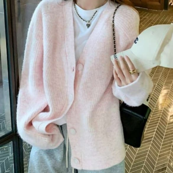 ピンクコーデ ふわもこ ベビーピンク シンプル ベーシック 着回し ゆったり こなれ感 秋冬 カーディガン ピンクコーデ