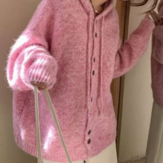 ピンクコーデ もこもこフード付きボタンダウンカーディガン