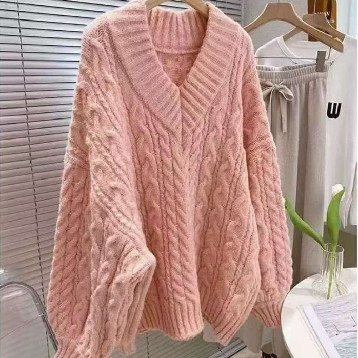 ピンクコーデ ゆったりケーブル編みピンクトップスニット