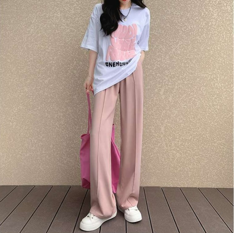 ピンクコーデ ドレープ感たっぷりのゆったりワイド くすみピンクパンツ