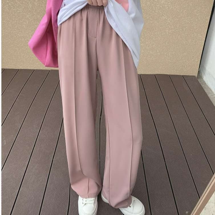 ピンクコーデ ドレープ感たっぷりのゆったりワイド くすみピンクパンツ