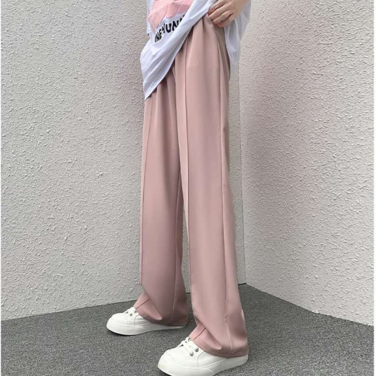 ピンクコーデ ドレープ感たっぷりのゆったりワイド くすみピンクパンツ