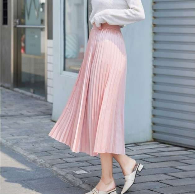ピンクコーデ 上品プリーツのロングピンクスカート ミモレ丈