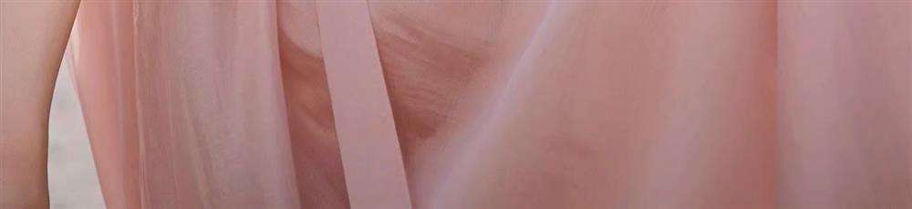 ピンクコーデ エレガントな刺繍入りロングワンピース