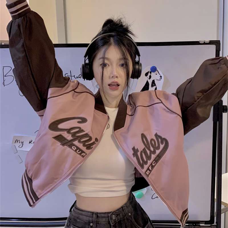 ピンクコーデ スポーティレトロ ボンバージャケット