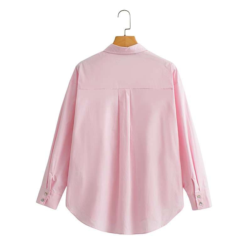ピンクコーデ ゆったりシルエットの長袖ピンクシャツブラウス