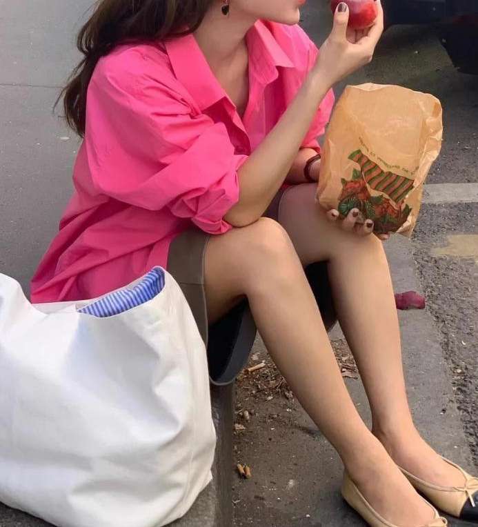 ピンクコーデ ゆったりオーバーシルエットピンクシャツ