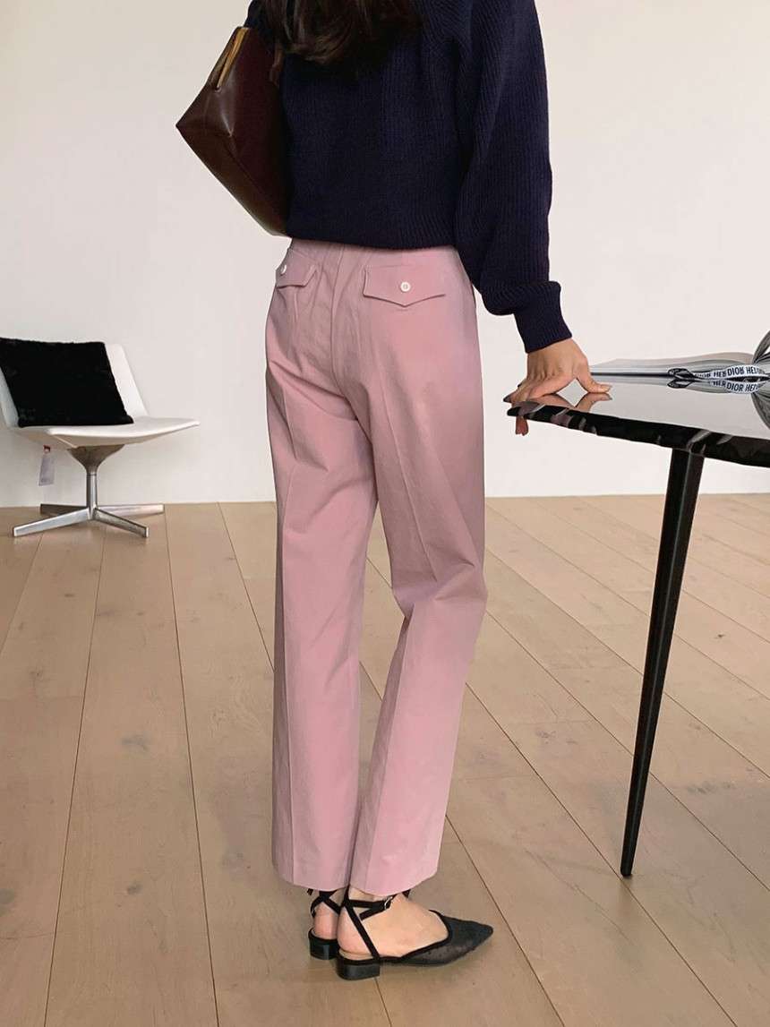 ピンクコーデ ワイドシルエットのきれいめテーパードピンクパンツ