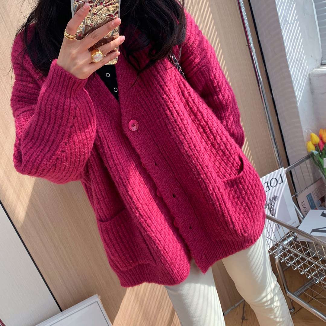 ピンクコーデ ふわもこ オーバーサイズ ビビットピンク ゆったり こなれ感 シンプル 羽織り リブ編み ローゲージニット カーディガン ピンクコーデ