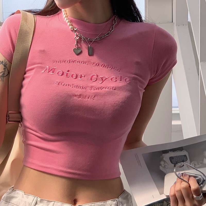 ピンクコーデ モーターサイクル刺繍入りクロップドTシャツ