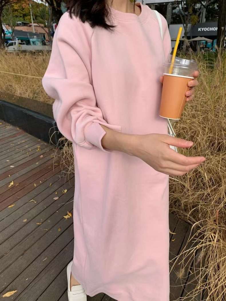 ピンクコーデ オーバーサイズ スウェット ゆったり カジュアル デイリー リラックス 体型カバー シンプル 着回し カジュアルピンクワンピース ピンクコーデ