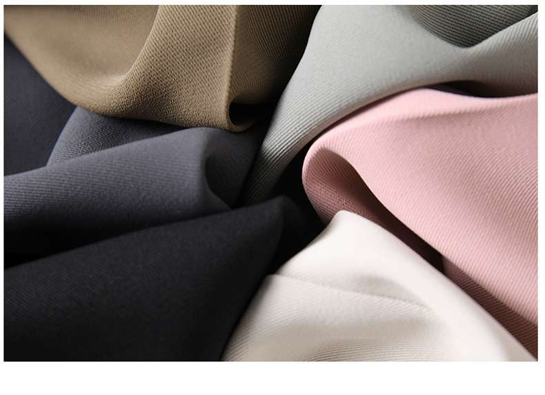 ピンクコーデ ハイウエストテーパードスラックスのピンクパンツ