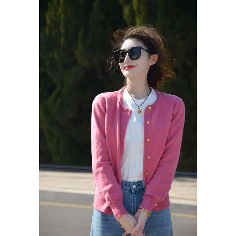ピンクコーデ さわやかスタイル カジュアルカーディガン