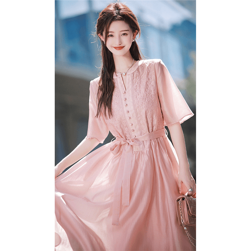 ピンクコーデ エレガントな刺繍入りロングワンピース