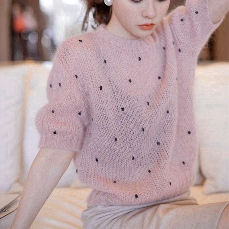 ピンクコーデ ふわふわモヘアドット柄セーター