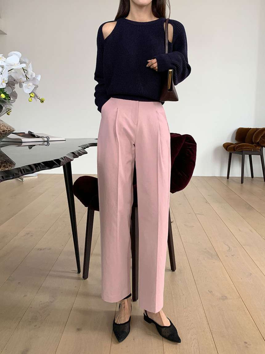 ピンクコーデ ワイドシルエットのきれいめテーパードピンクパンツ