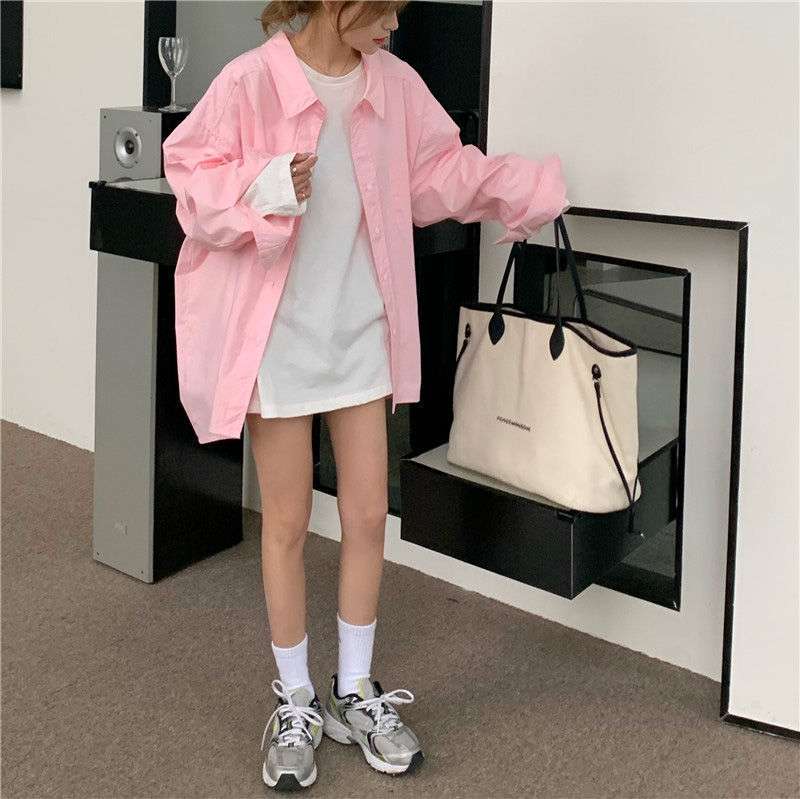 ピンクコーデ ゆったりオーバーサイズピンクシャツ
