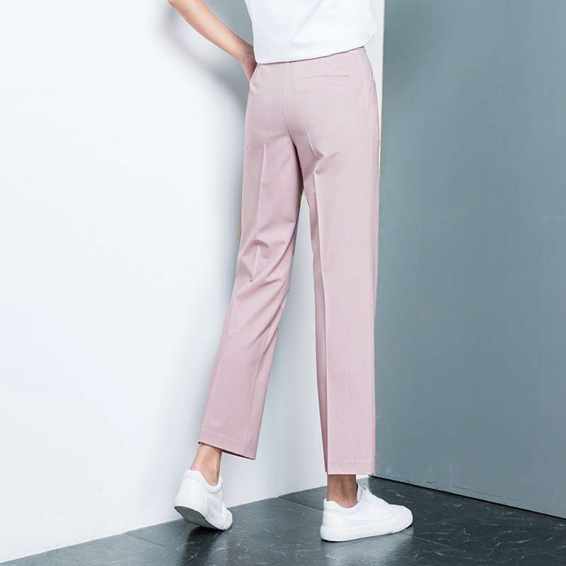 ピンクコーデ すっきりシルエットの美脚テーパードピンクパンツ