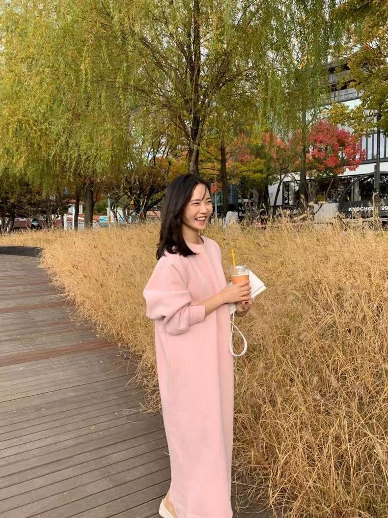 ピンクコーデ オーバーサイズ スウェット ゆったり カジュアル デイリー リラックス 体型カバー シンプル 着回し カジュアルピンクワンピース ピンクコーデ