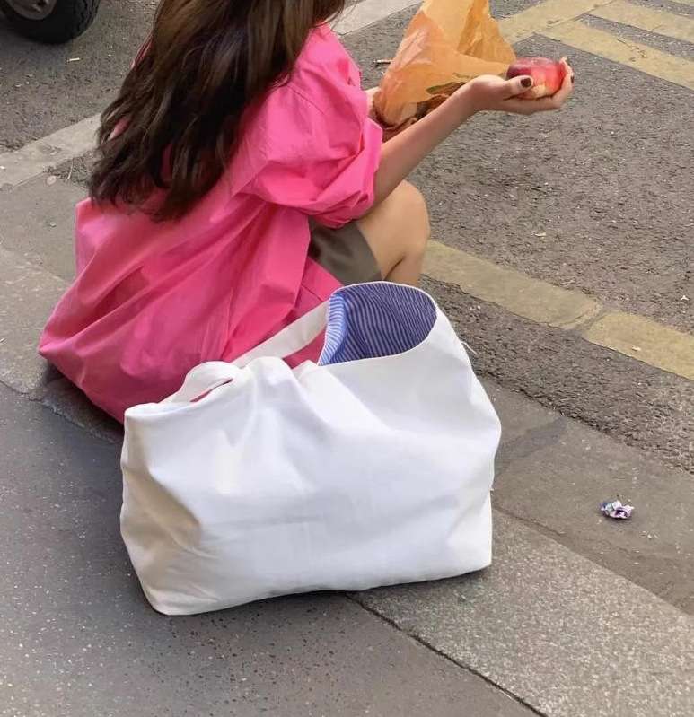 ピンクコーデ ゆったりオーバーシルエットピンクシャツ