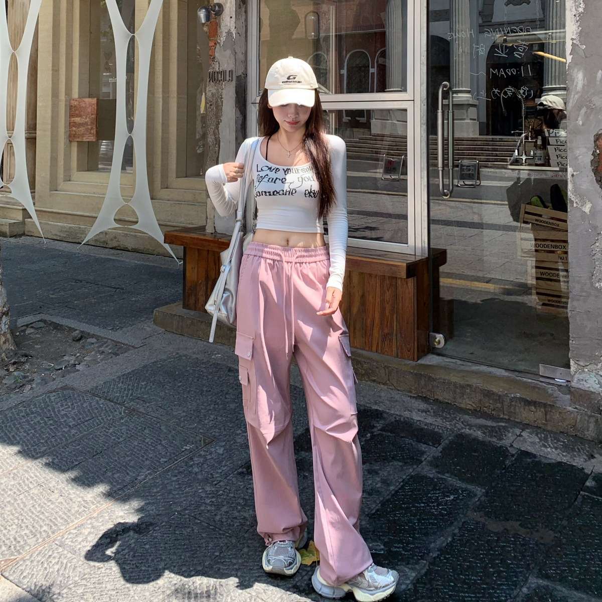 ピンクコーデ ゆったりカーゴポケットワイドピンクパンツ