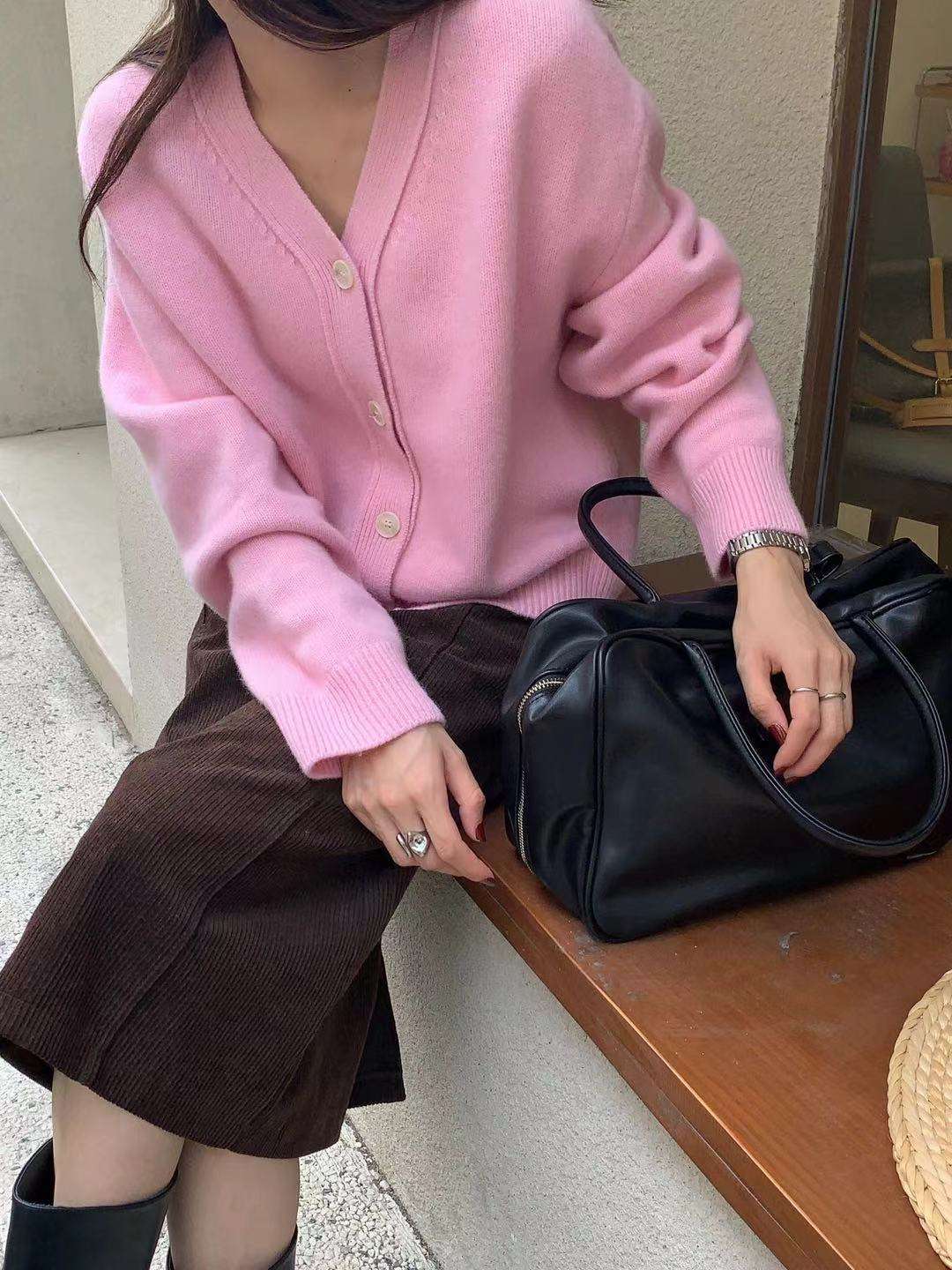 ピンクコーデ ふわもこ ゆるだぼ ゆったり なめらか 着心地 上品 フェミニン カジュアル 着回し ピンクカーディガン ピンクコーデ