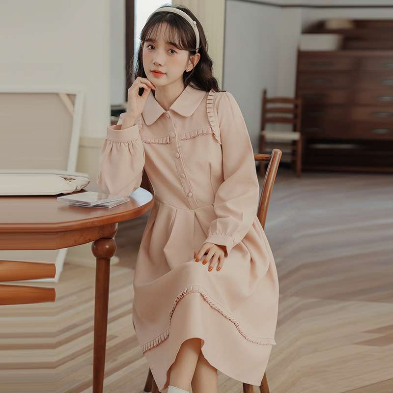 ピンクコーデ フリル襟付きロマンティックピンクワンピース