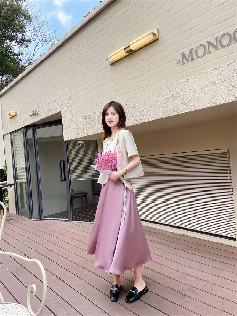 ピンクコーデ 優雅なシルエット 光沢 華やか 上品 Aライン ロング ピンクスカート