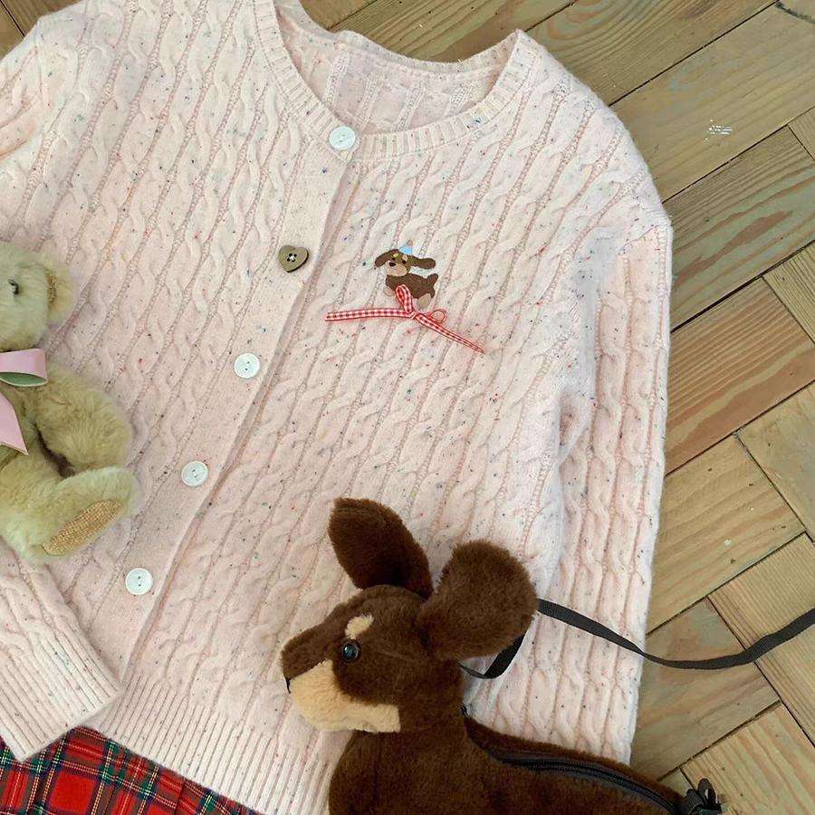 ピンクコーデ ふわもこウサギ刺繍入りケーブル編みカーディガン