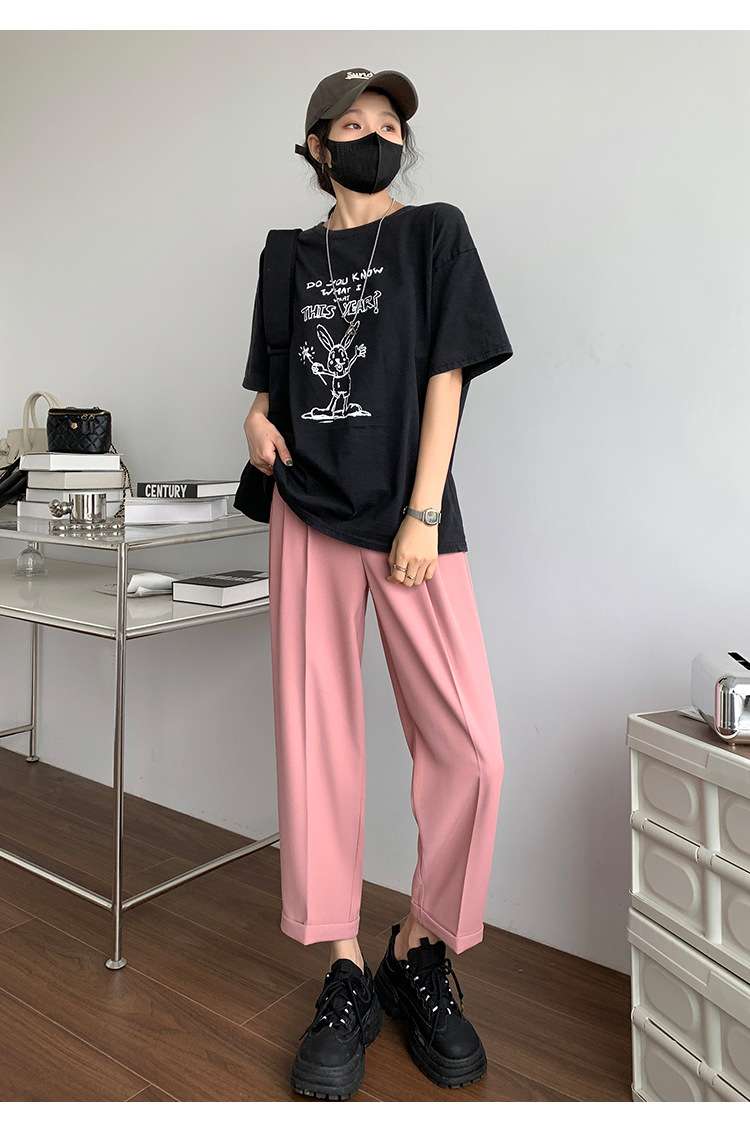 ピンクコーデ ゆったりシルエットのワイドピンクパンツ